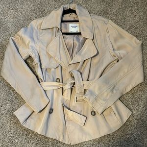Like new, Abercrombie & Fitch belted trenchcoat, size Medium